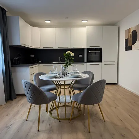 Apartment & Stay, *